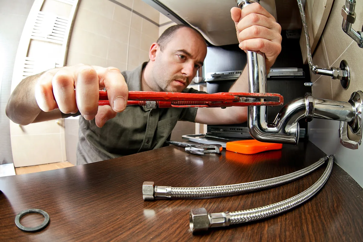 Plombier professionnel en dépannage — Plombier Courbevoie, Courbevoie